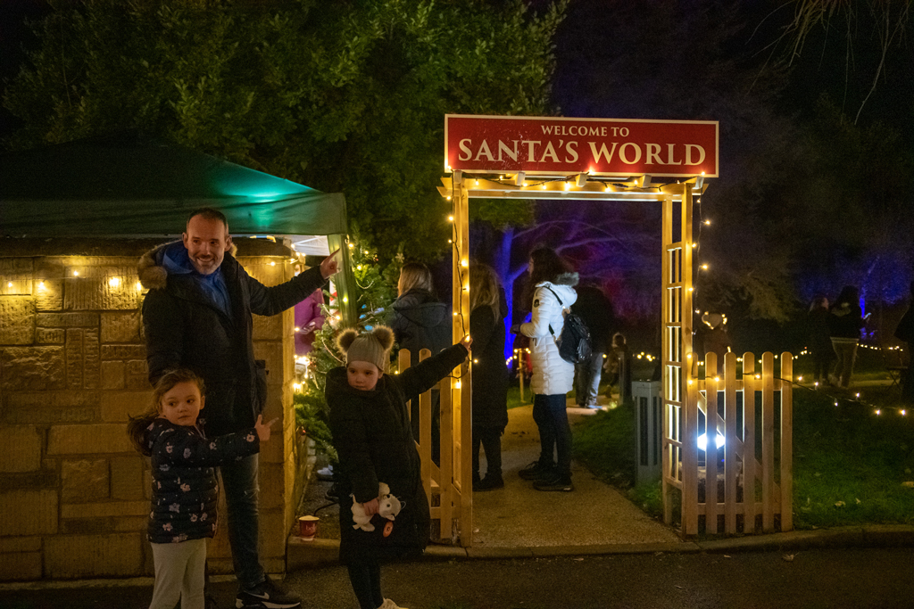 Kids find the sign to Santa